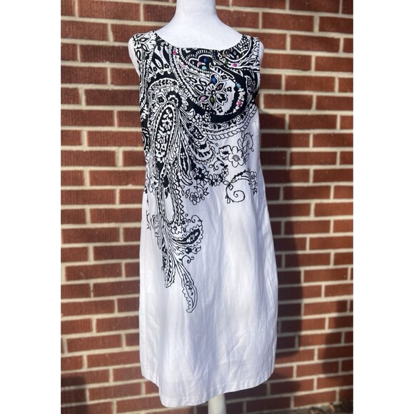 Dresses & Skirts - Tiana B. White & Black Sleeveless Shift Dress Scoop Neckline 12 Paisley Floral